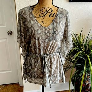 The limited gray blouse